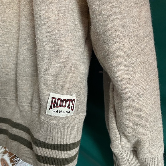 Roots Crewneck Size Large - Picture 2 of 4